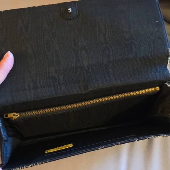 Black and Gold Metallic Floral Embroidered Brocade Clutch - Picture 4 of 6